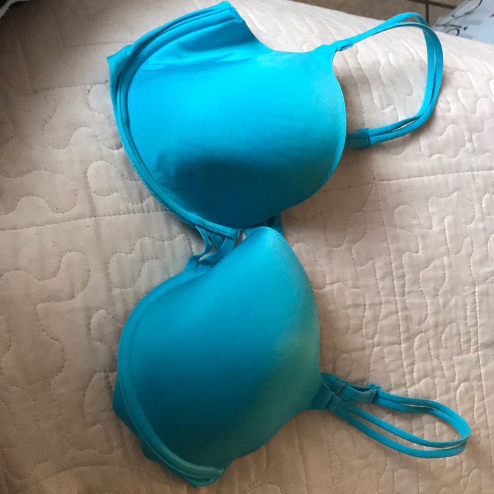 Used, Clean Victoria Secret Turquoise Bra